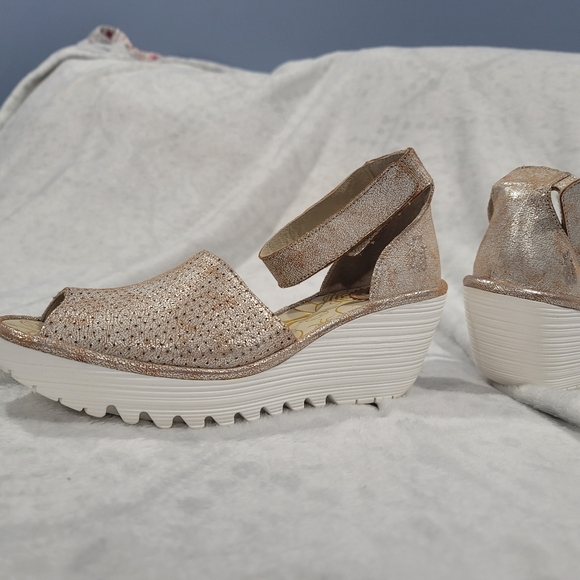 Fly London Yake Metallic Leather Wedge Sandals Women's Size 7.5 EU 37 - Picture 8 of 10